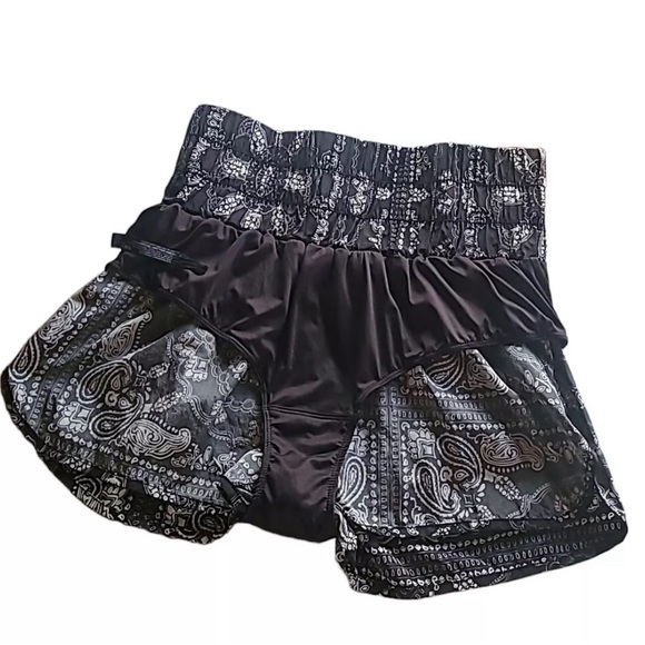 Free People Movement The Way Home Black Bandana Paisley Print Lined Shorts Med - Picture 7 of 10